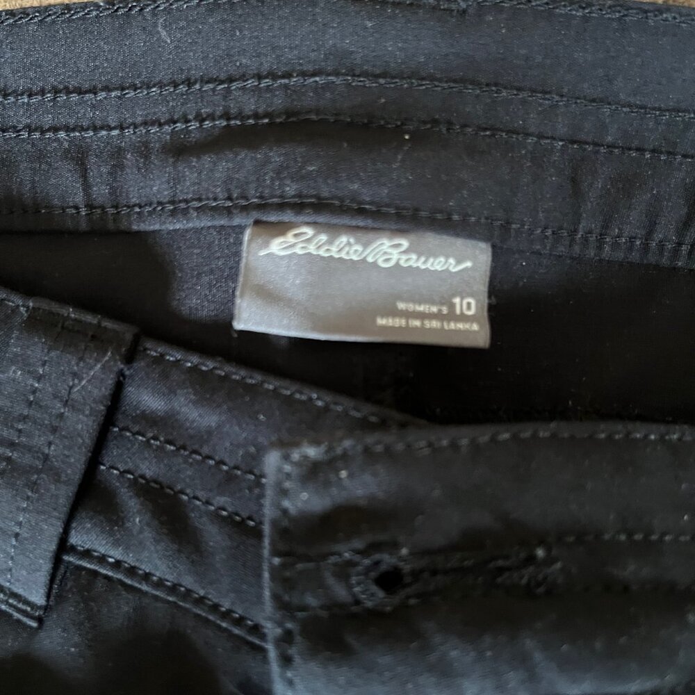 Eddie Bauer Women's Rainier Capri Black size !0 in Excellent condition!